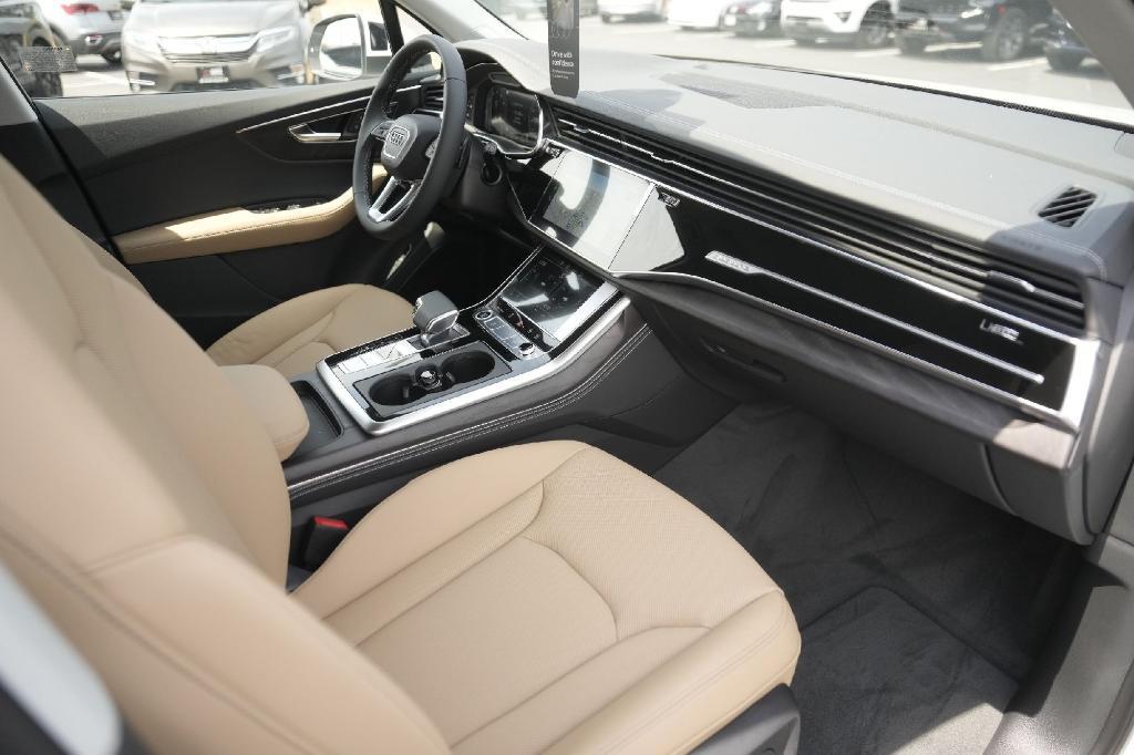 new 2025 Audi Q7 car, priced at $73,038