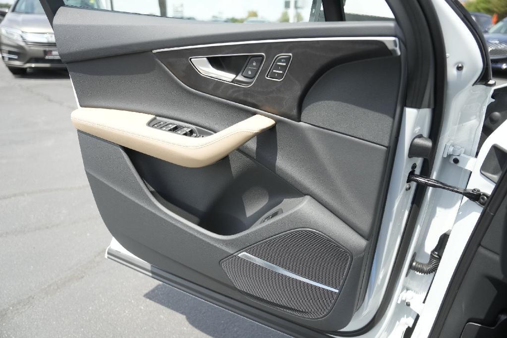 new 2025 Audi Q7 car, priced at $73,038