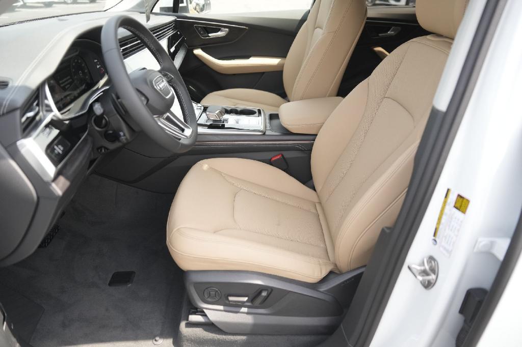 new 2025 Audi Q7 car, priced at $73,038