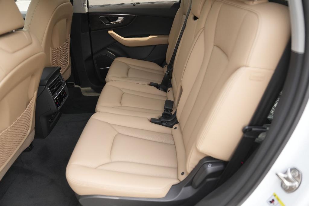 new 2025 Audi Q7 car, priced at $73,038