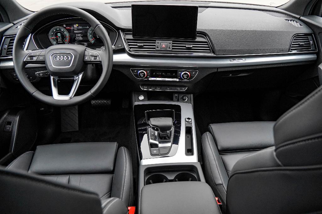 new 2025 Audi Q5 car, priced at $46,968