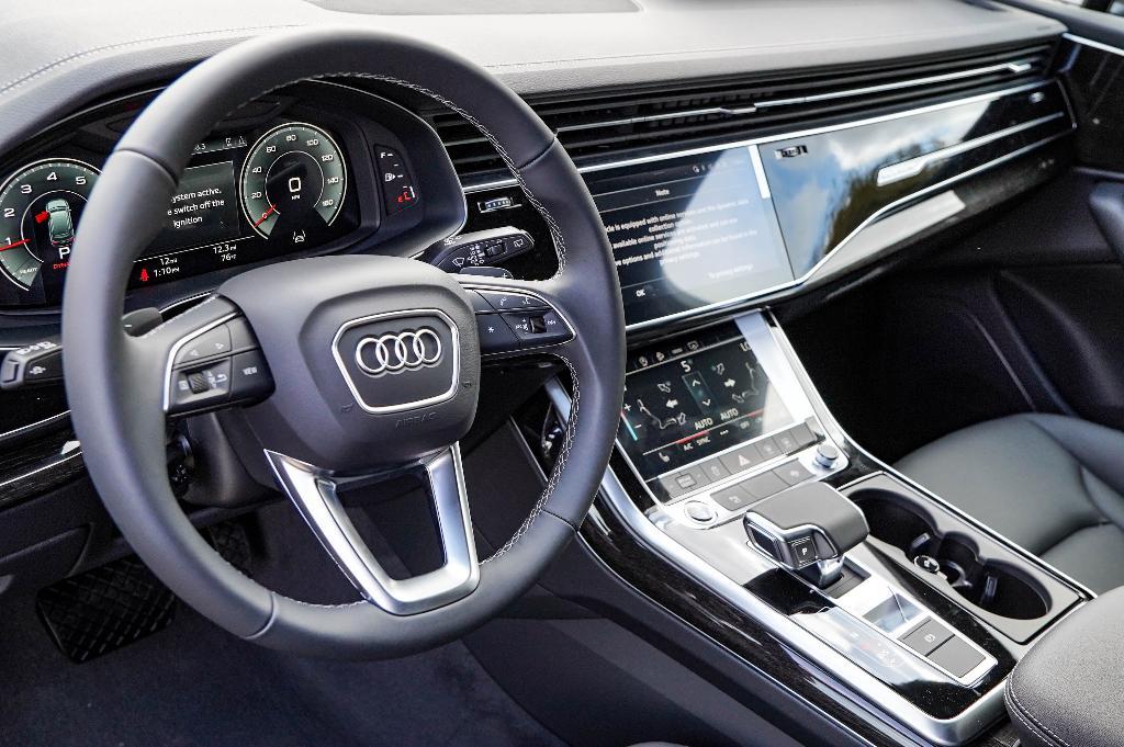 new 2025 Audi Q7 car, priced at $65,600