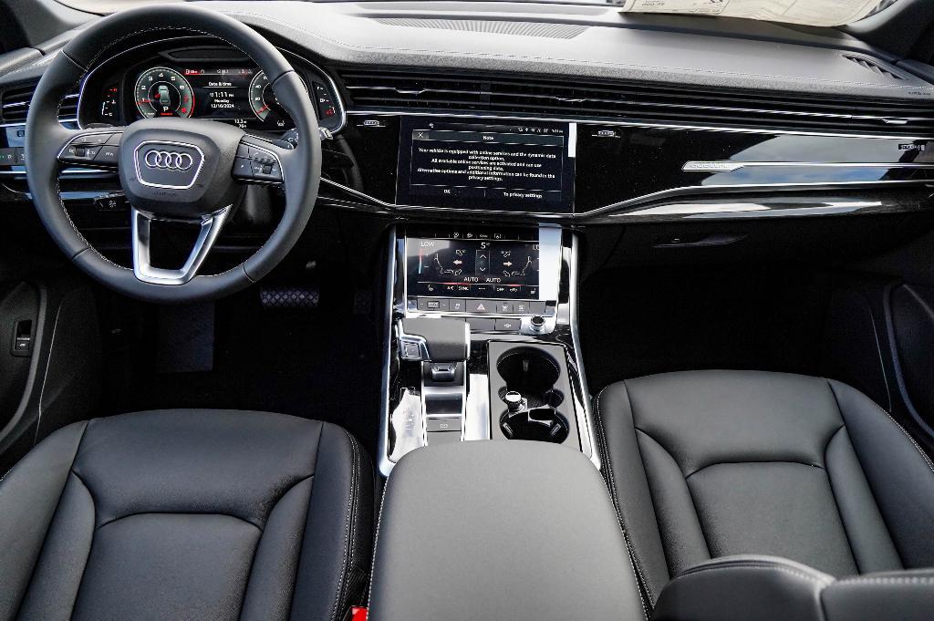 new 2025 Audi Q7 car, priced at $65,600