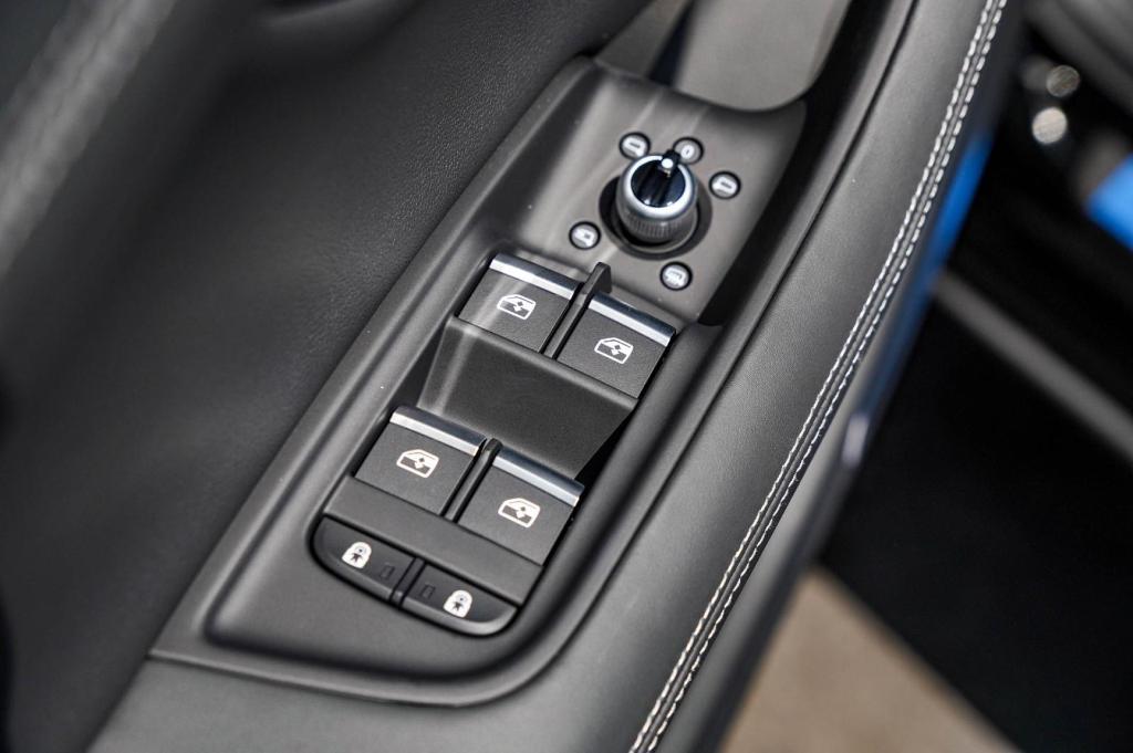 new 2025 Audi Q7 car, priced at $81,308