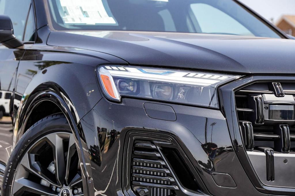 new 2025 Audi Q7 car, priced at $81,308