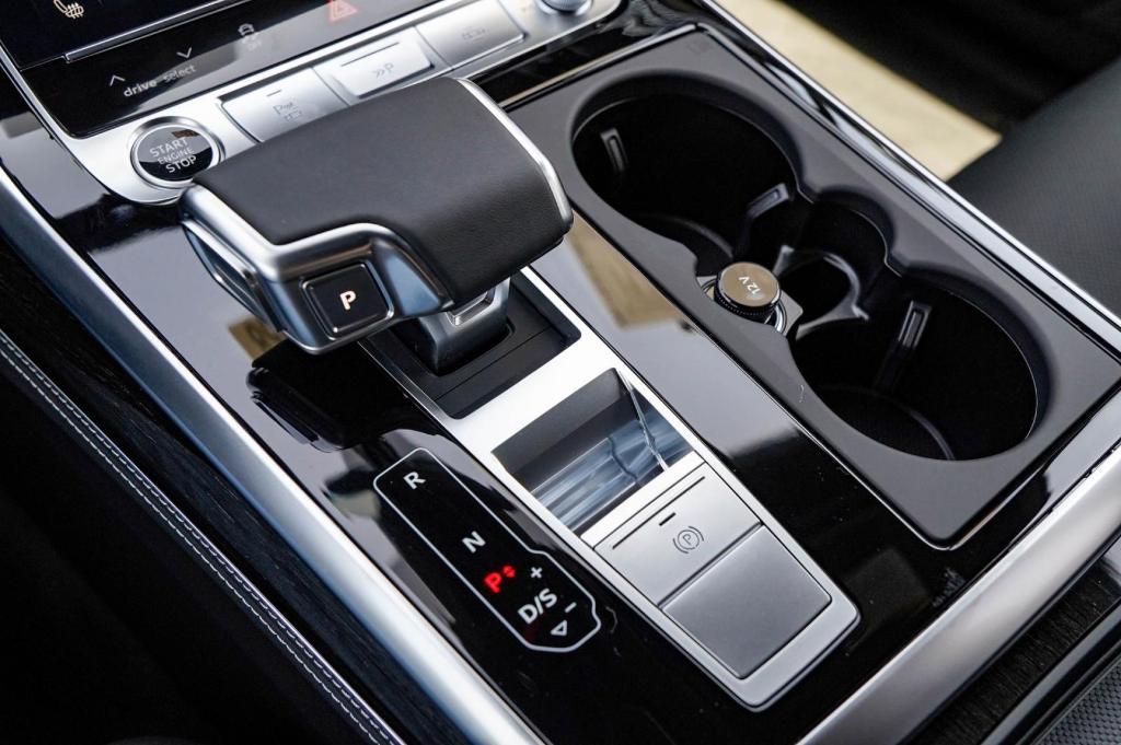 new 2025 Audi Q7 car, priced at $81,308