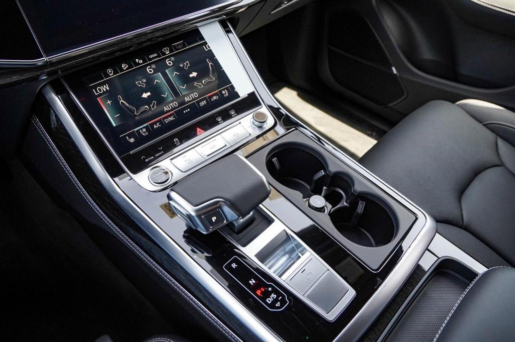 new 2025 Audi Q7 car, priced at $81,308
