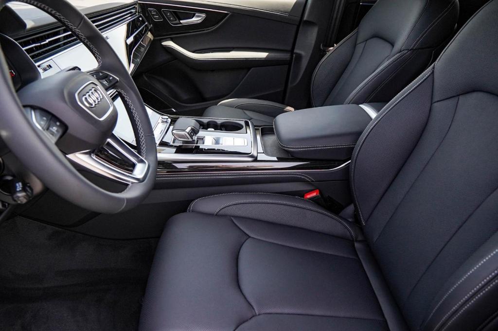 new 2025 Audi Q7 car, priced at $81,308