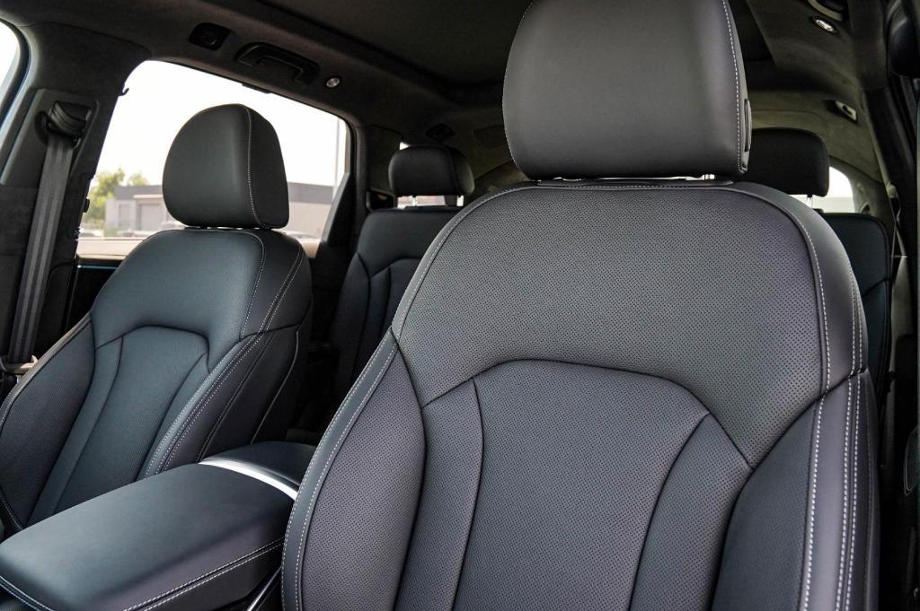 new 2025 Audi Q7 car, priced at $81,308