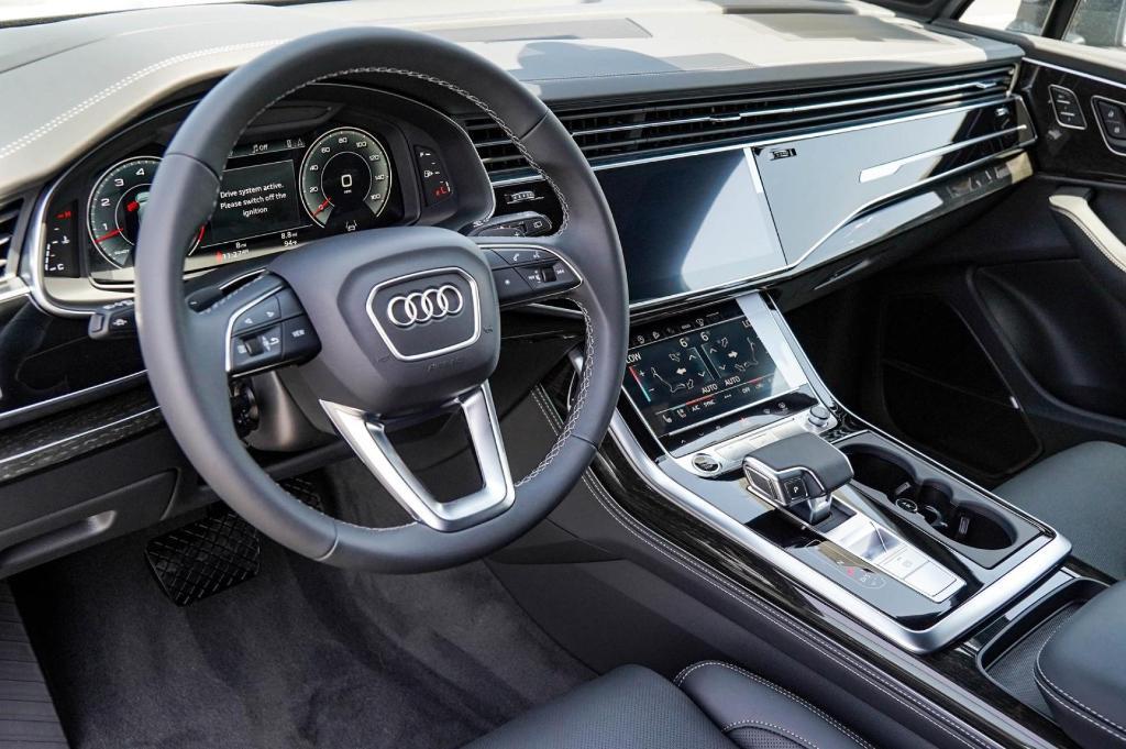 new 2025 Audi Q7 car, priced at $81,308