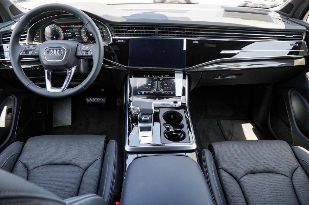 new 2025 Audi Q7 car, priced at $81,308