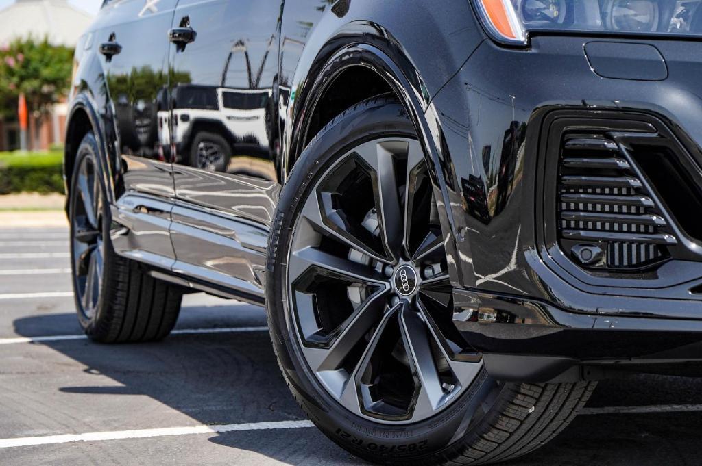 new 2025 Audi Q7 car, priced at $81,308