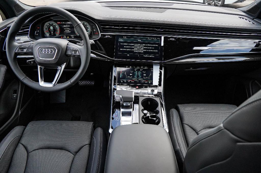 new 2025 Audi Q7 car, priced at $83,895