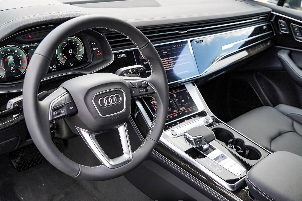 new 2025 Audi Q7 car, priced at $83,895