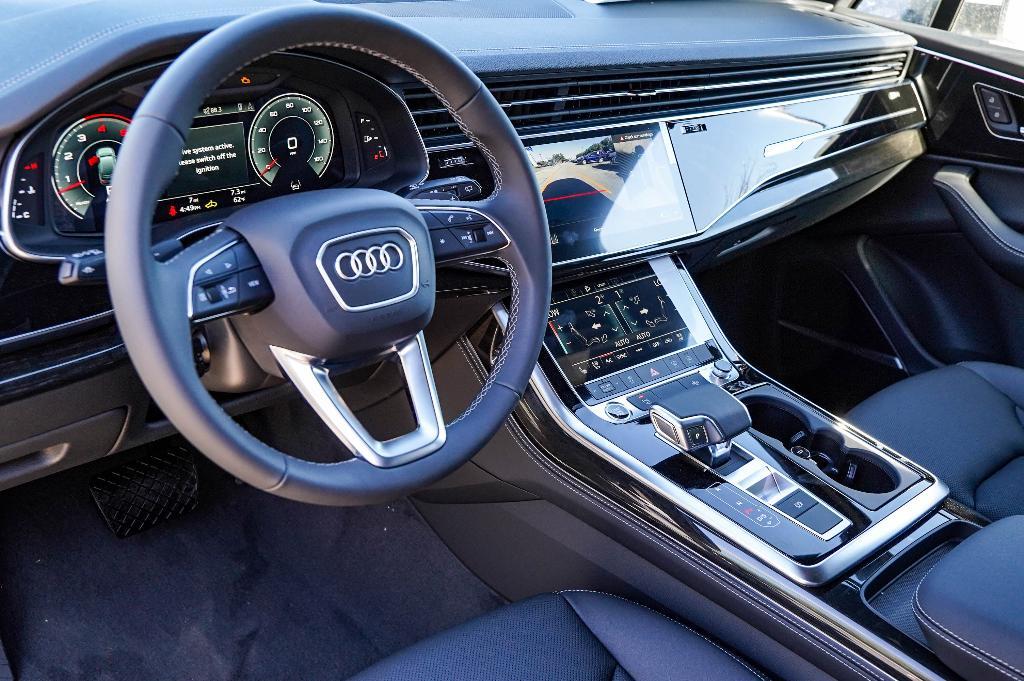 new 2025 Audi Q7 car, priced at $69,448