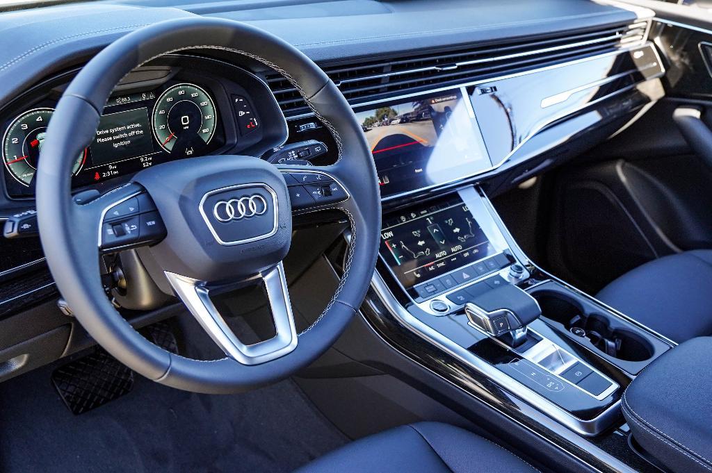 new 2025 Audi Q7 car, priced at $59,820