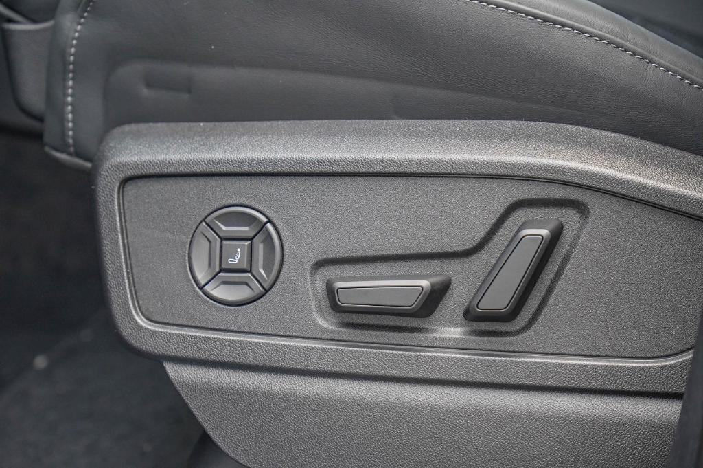 new 2025 Audi SQ5 car, priced at $74,265