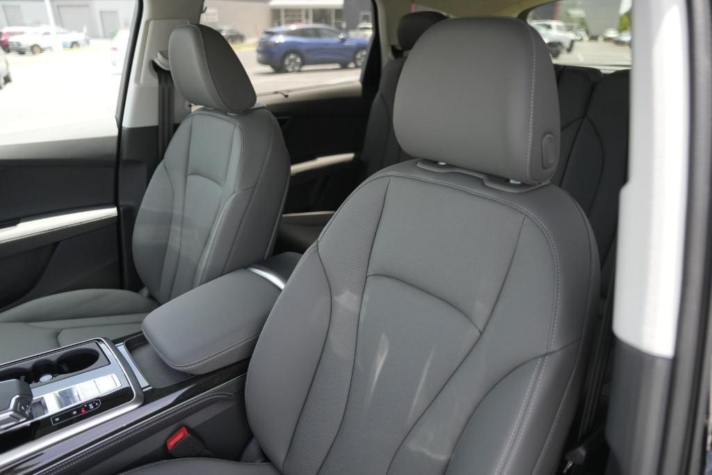 new 2025 Audi Q7 car, priced at $69,183