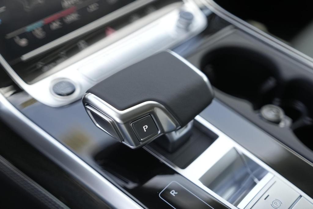 new 2025 Audi Q7 car, priced at $69,183