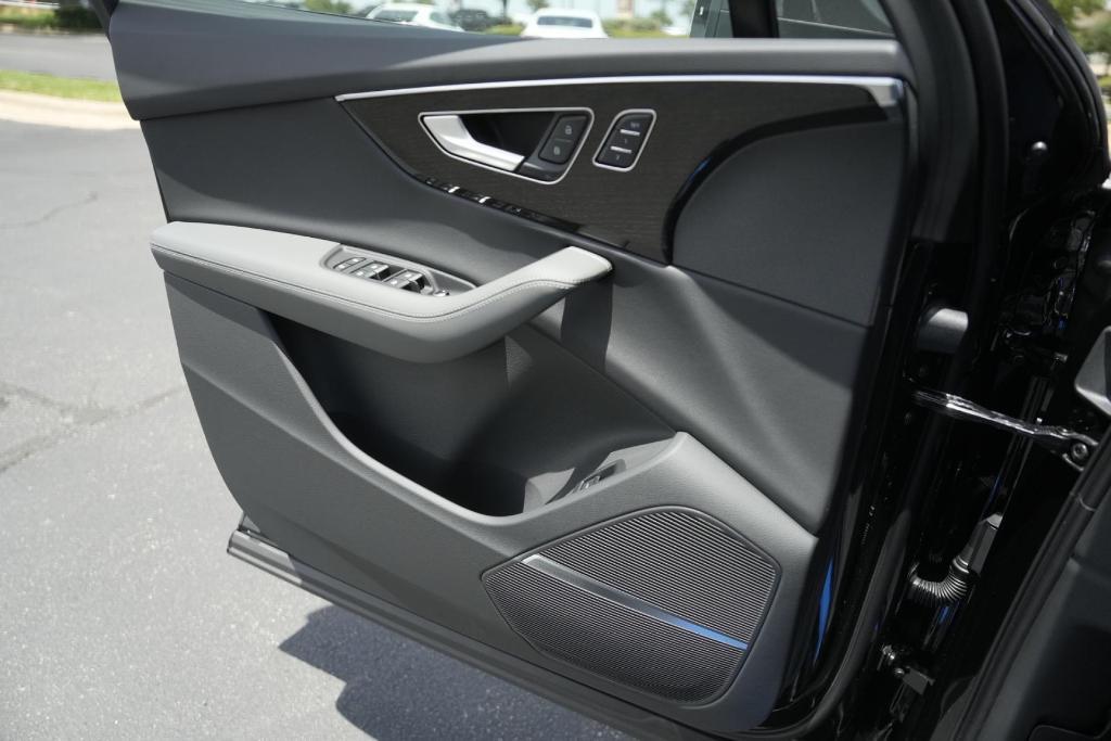 new 2025 Audi Q7 car, priced at $69,183