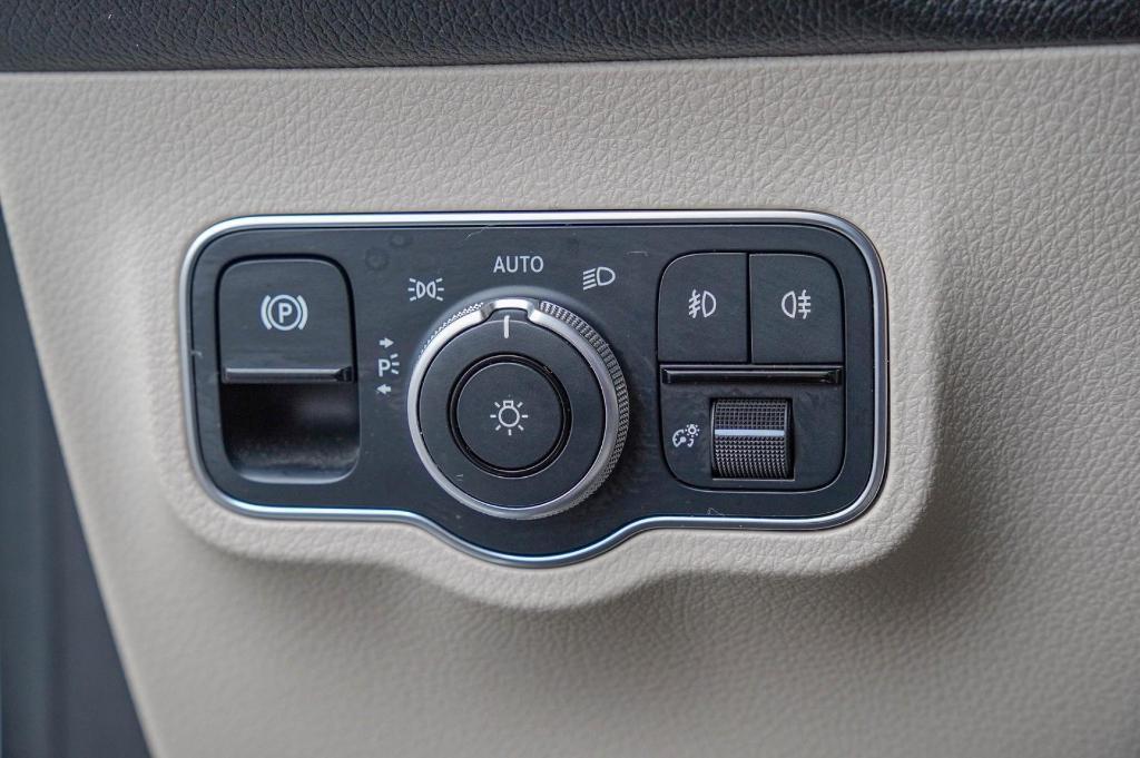 used 2021 Mercedes-Benz GLB 250 car, priced at $27,528