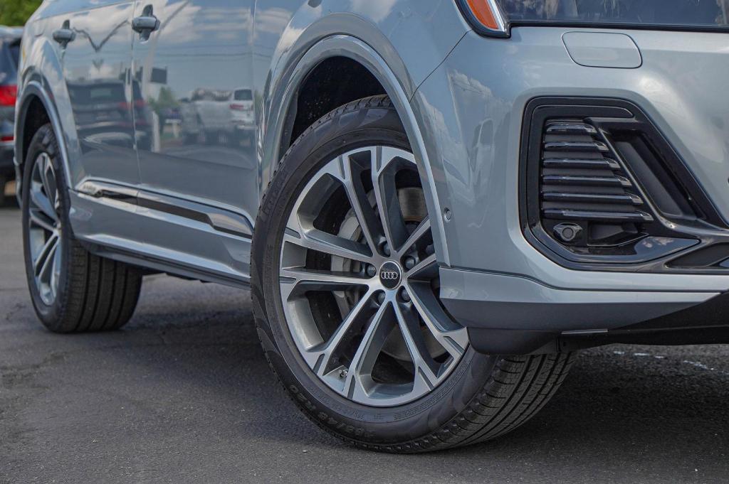new 2025 Audi Q7 car, priced at $57,288