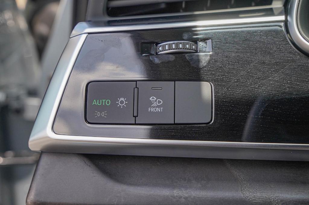 new 2025 Audi Q7 car, priced at $57,288