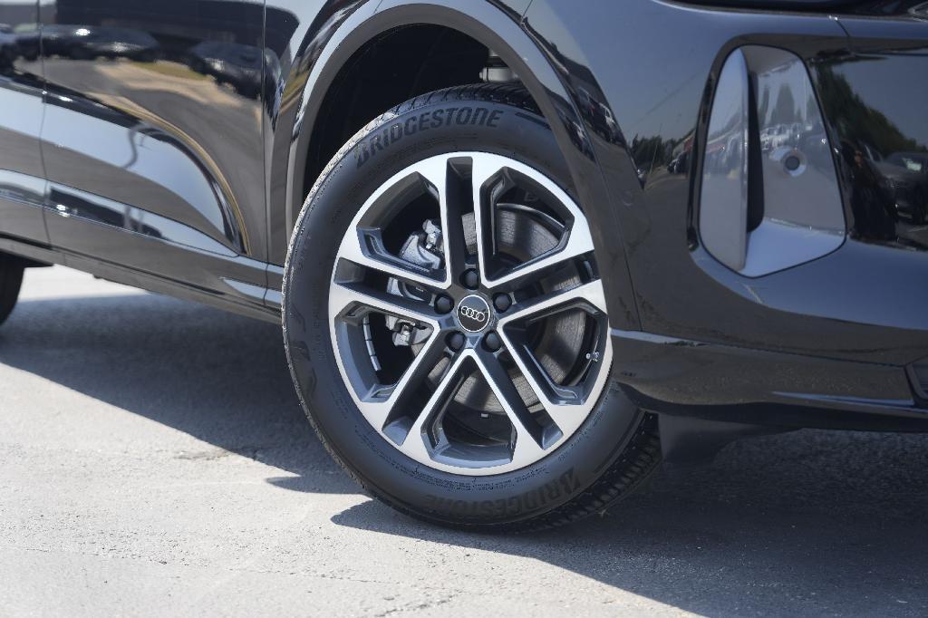 new 2025 Audi Q5 car, priced at $52,992
