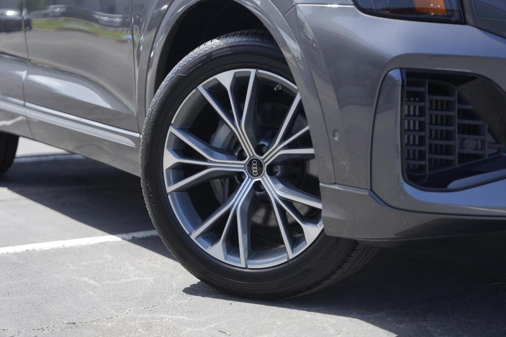 new 2025 Audi Q8 car, priced at $74,059