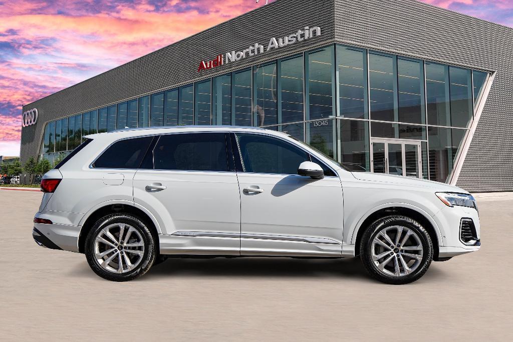 new 2025 Audi Q7 car, priced at $70,095