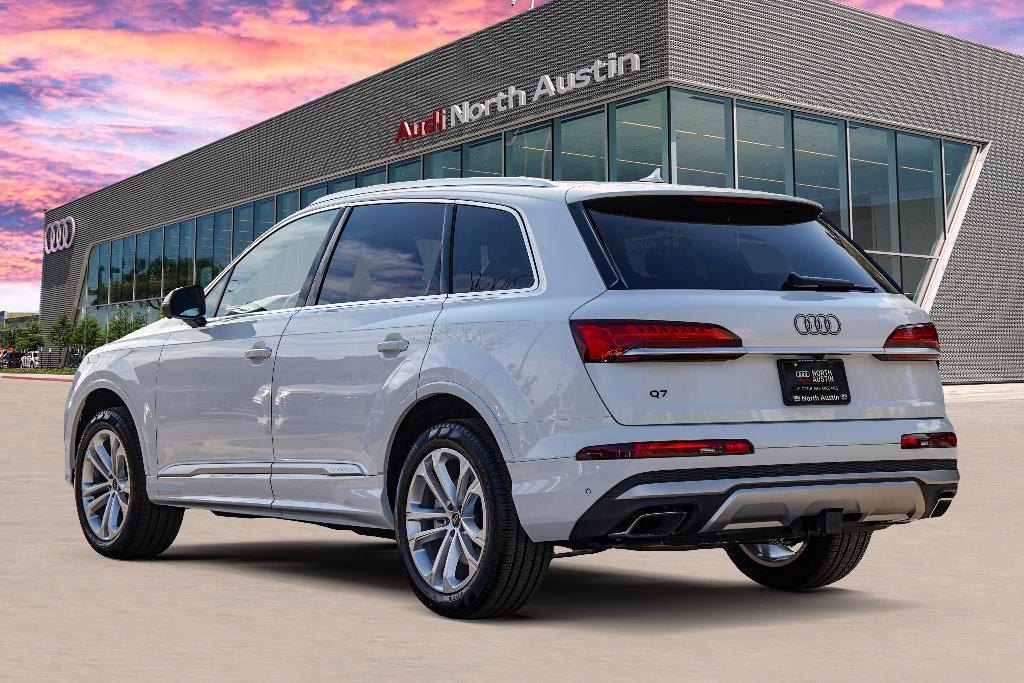 new 2025 Audi Q7 car, priced at $70,095