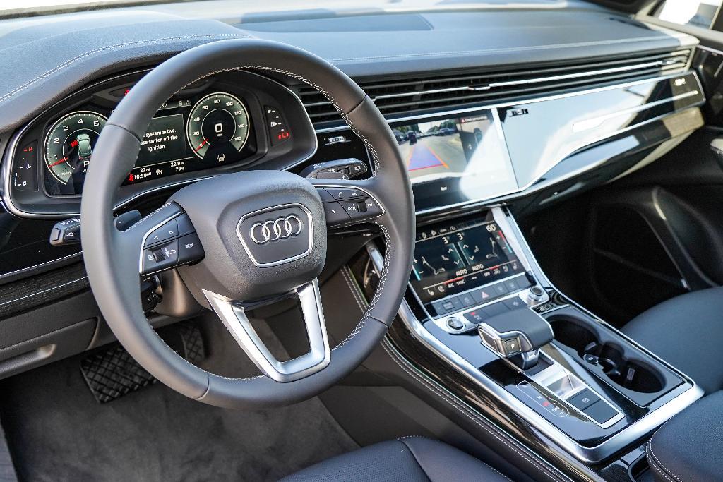 new 2025 Audi Q7 car, priced at $70,095