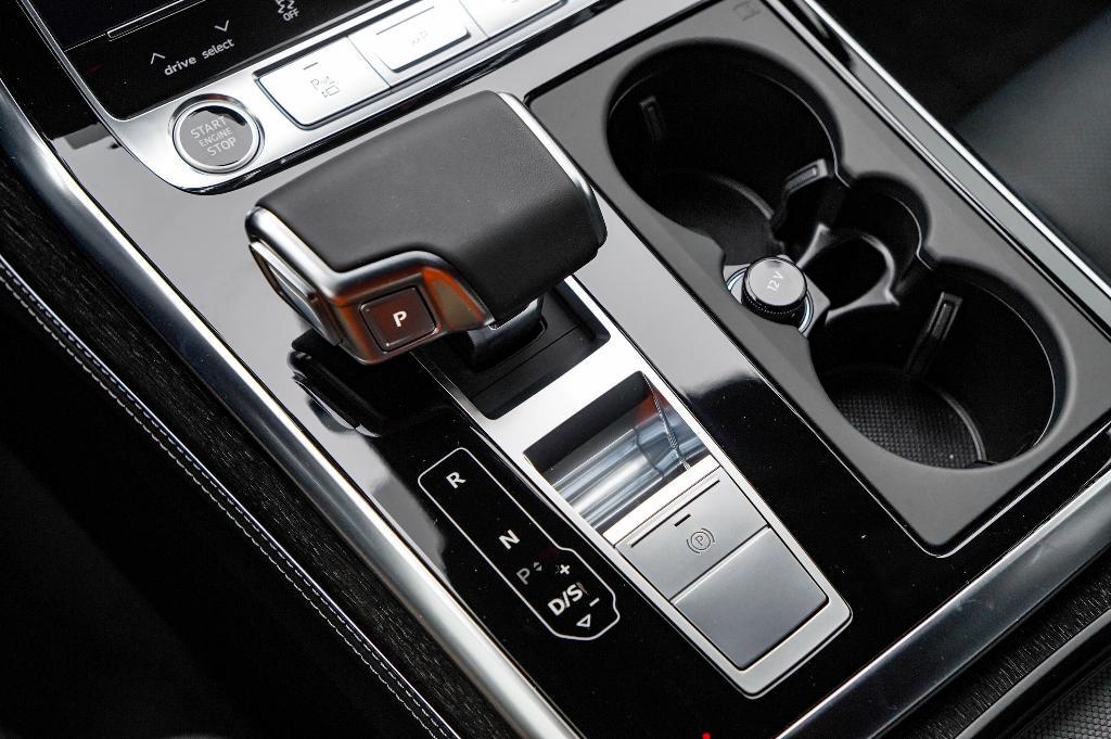 new 2025 Audi Q7 car, priced at $76,210