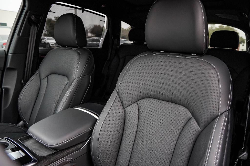new 2025 Audi Q7 car, priced at $76,210