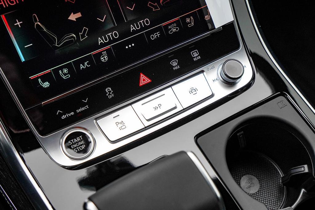 new 2025 Audi Q7 car, priced at $76,210