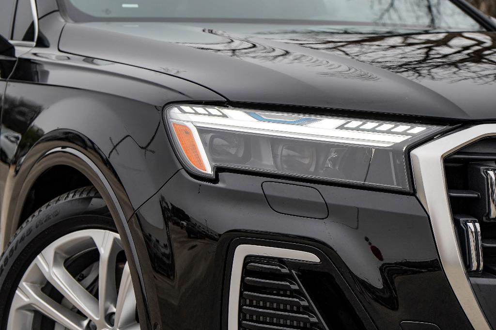 new 2025 Audi Q7 car, priced at $76,210