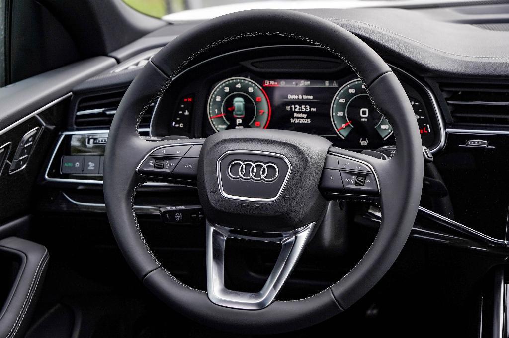 new 2025 Audi Q7 car, priced at $71,574