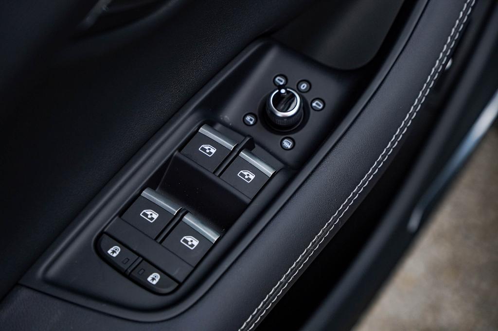 new 2025 Audi Q7 car, priced at $76,210