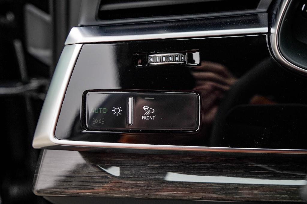 new 2025 Audi Q7 car, priced at $76,210