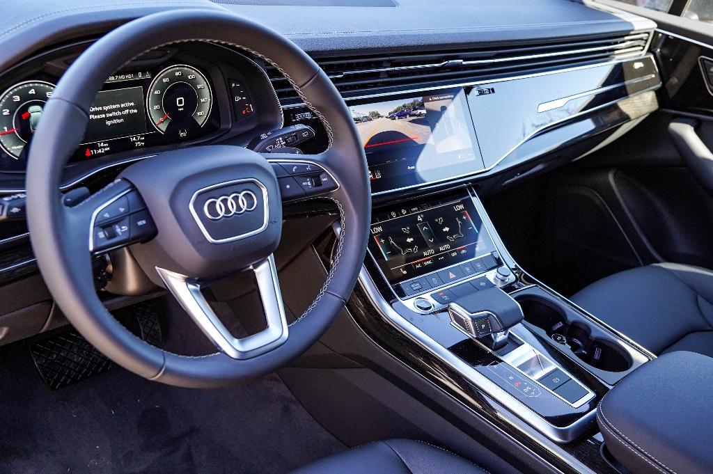 new 2025 Audi Q7 car, priced at $59,820