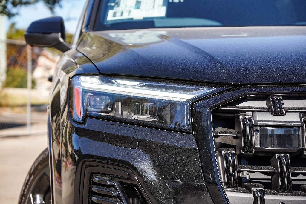 new 2025 Audi Q7 car, priced at $71,862