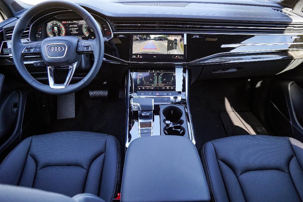 new 2025 Audi Q7 car, priced at $71,862