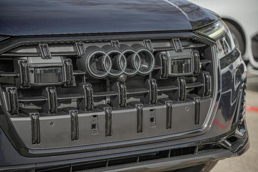 new 2025 Audi Q7 car, priced at $68,512