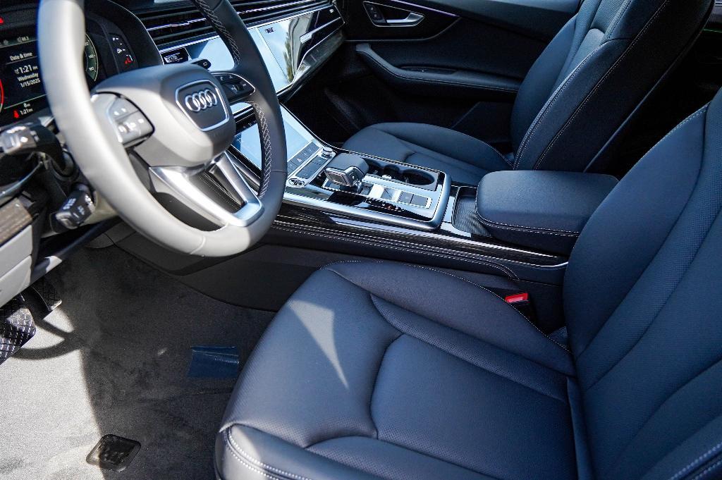 new 2025 Audi Q7 car, priced at $68,864