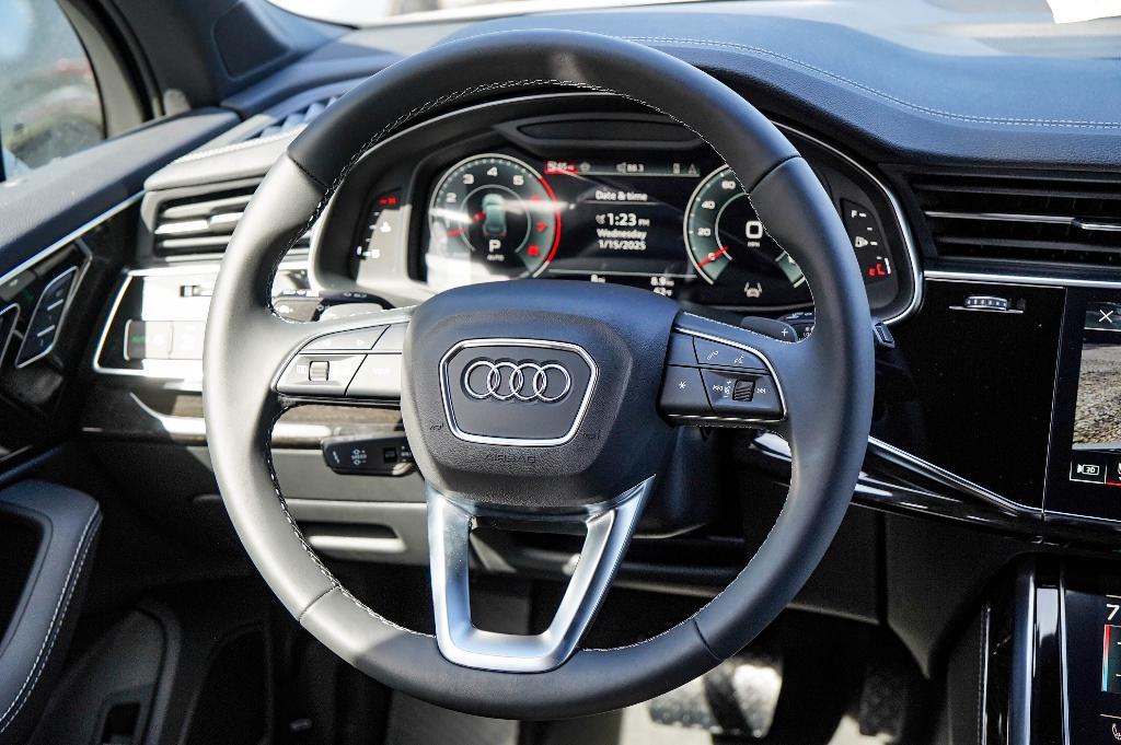 new 2025 Audi Q7 car, priced at $68,864