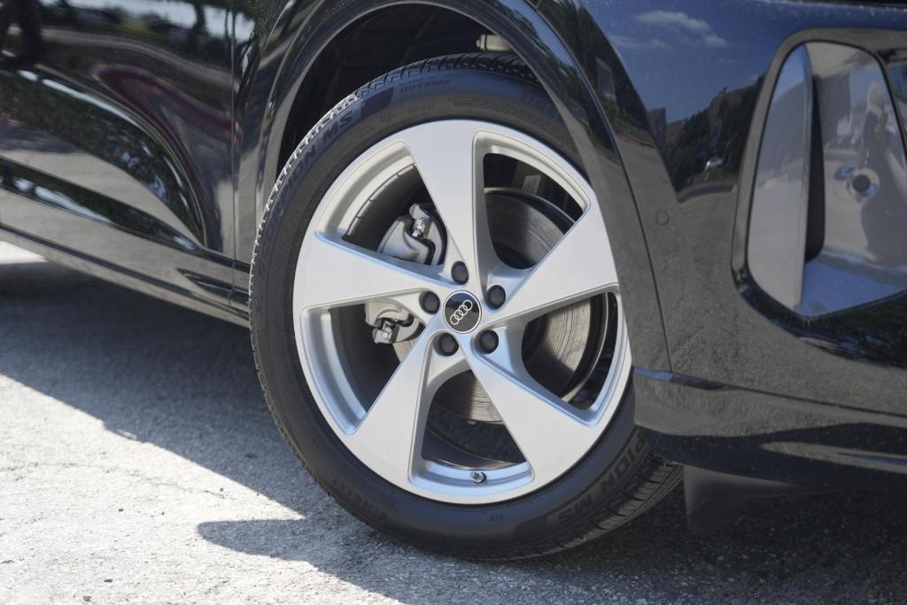 new 2025 Audi Q5 car, priced at $62,001