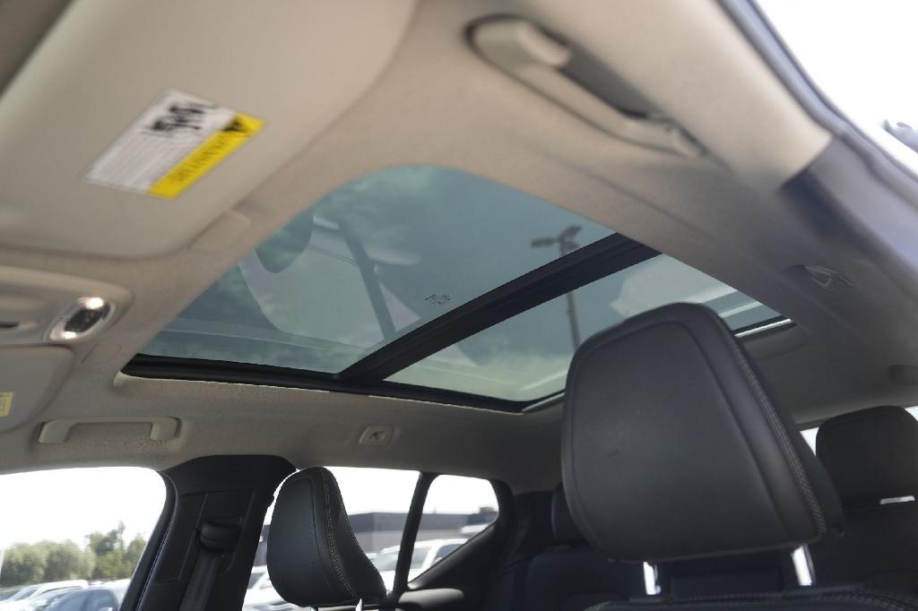 used 2019 Volvo XC40 car, priced at $18,977
