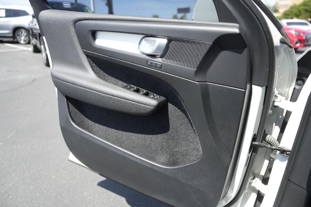 used 2019 Volvo XC40 car, priced at $18,977