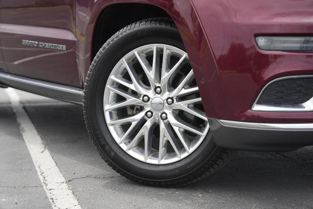used 2017 Jeep Grand Cherokee car, priced at $21,273