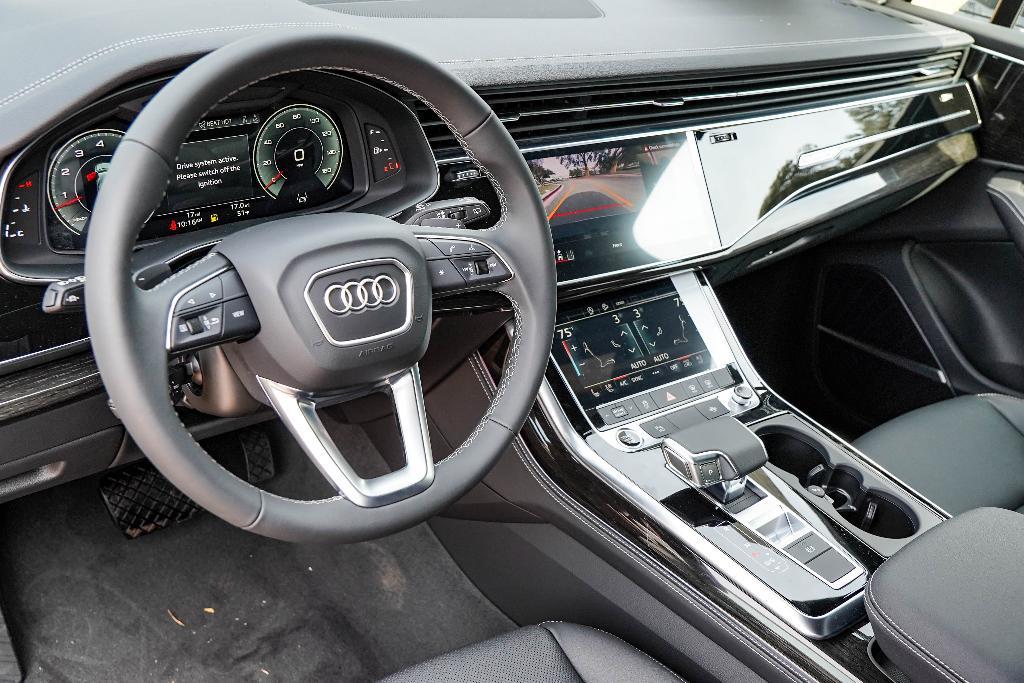 new 2025 Audi Q7 car, priced at $70,010